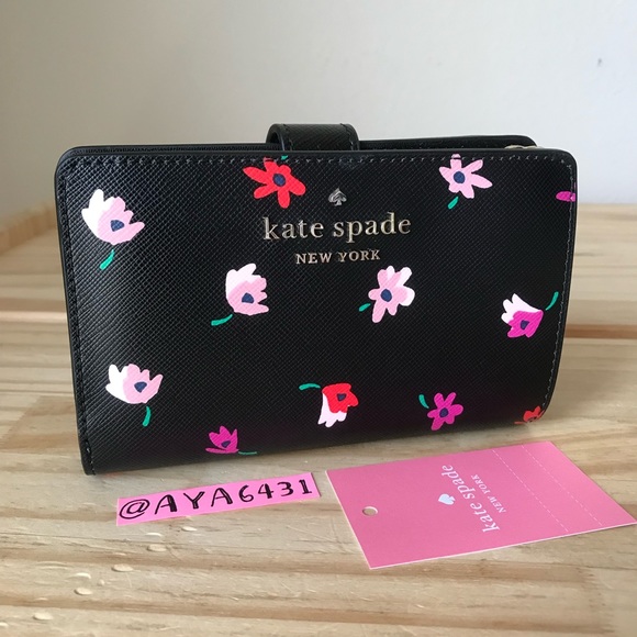 Kate spade wallet 🎈🎈 - Picture 1 of 7